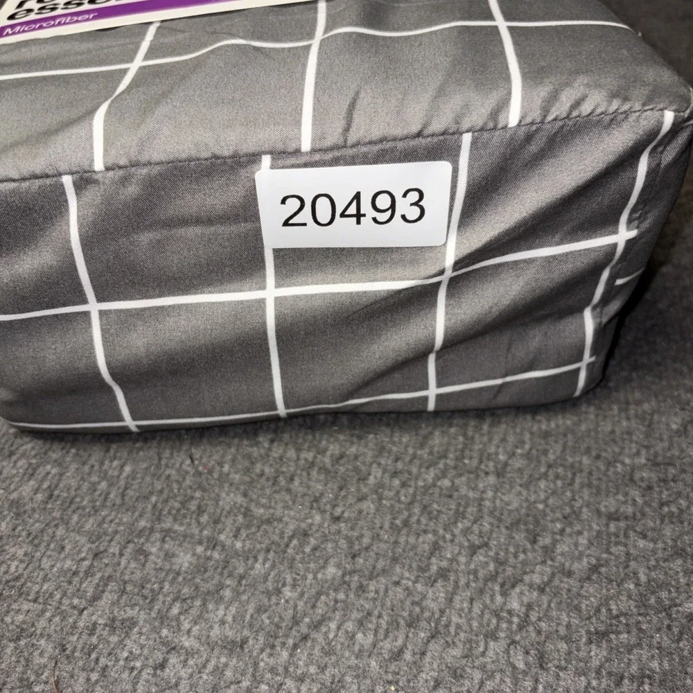 Room Essentials KING Microfiber Wrinkle Resistant Sheet Set Gray With Stripes